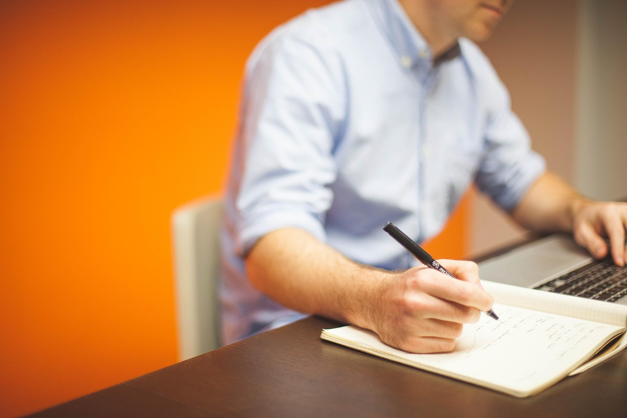 virtual assistant laptop office